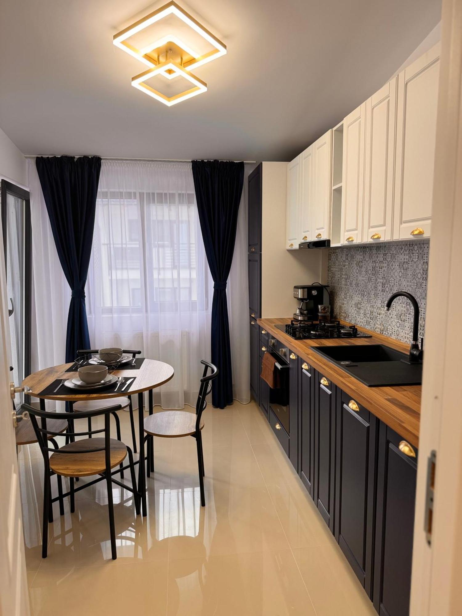 Jungle Loft Lejlighed Suceava Eksteriør billede